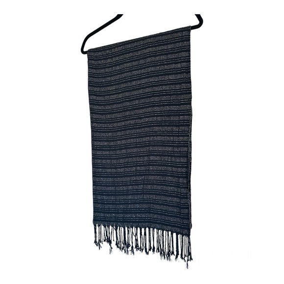 Calvin Klein | Classic Navy & Silver Scarf / Shawl / Wrap - Picture 4 of 16